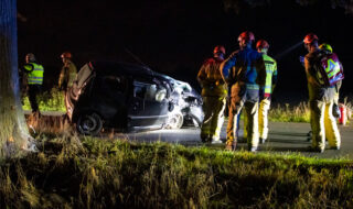 Aanrijding auto vs boom Dinxperlosestraatweg Aalten