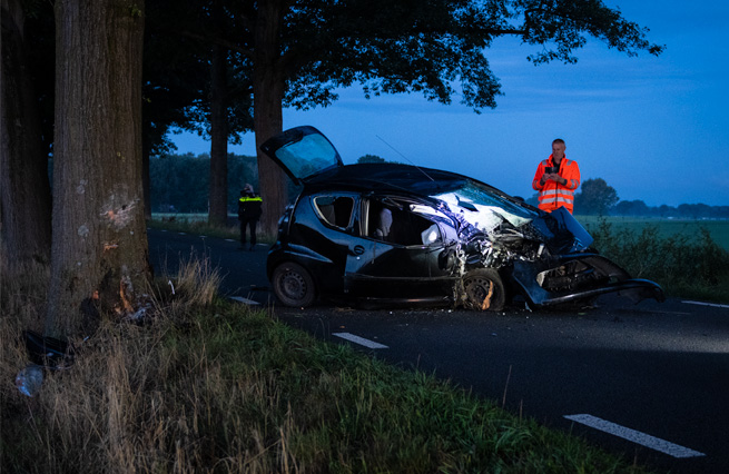 Aanrijding auto vs boom Dinxperlosestraatweg Aalten